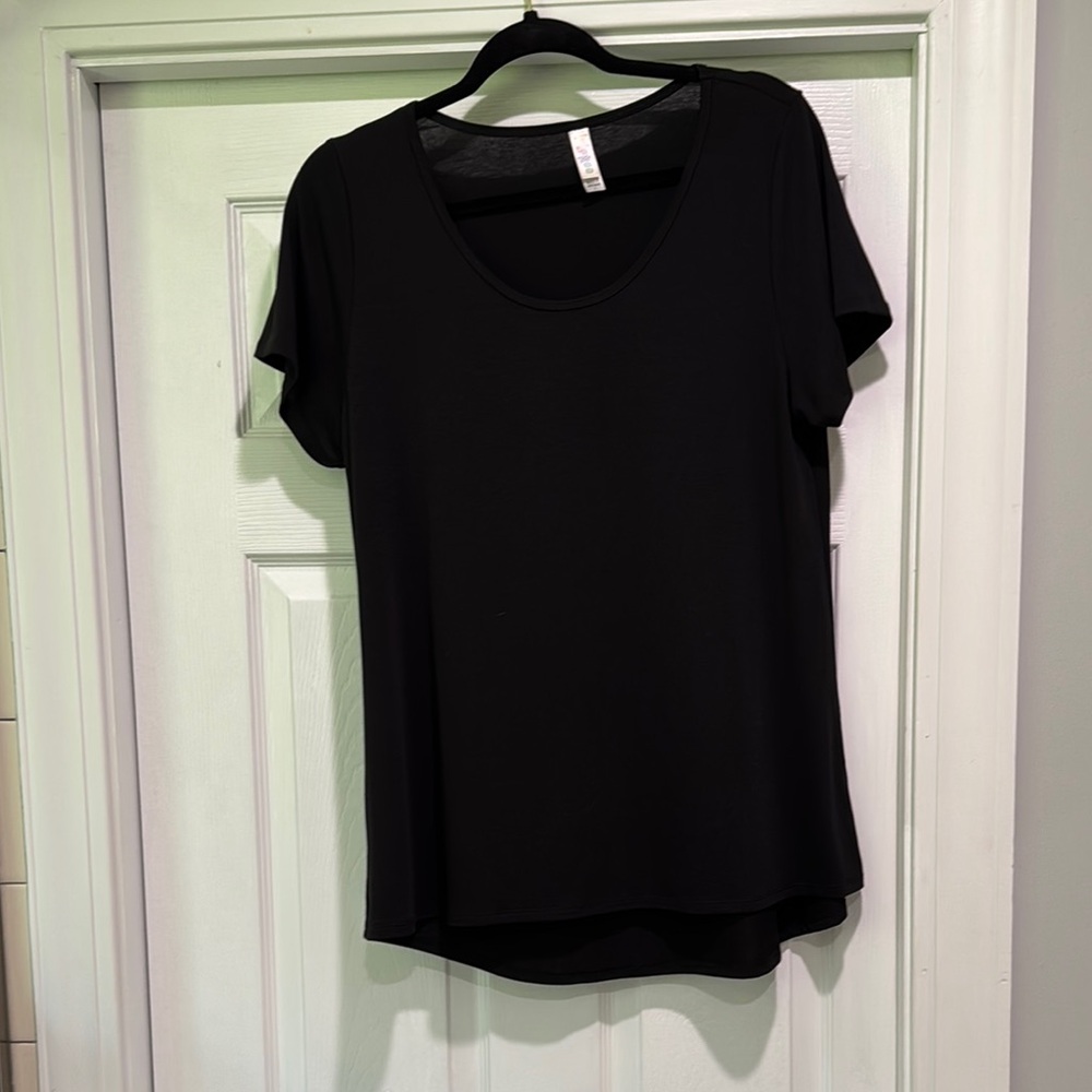 LuLaRoe Black Short Sleeve Tee Casual Essential
